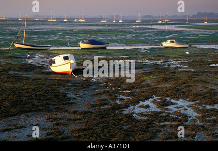 Gestrandete Angeln Boote, Chichester Harbour, Emsworth, Hampshire, England, UK Stockfoto