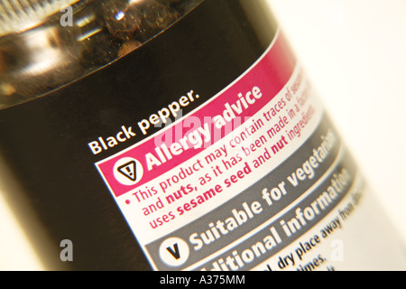 Etikett mit Allergie Beratung Glas mit schwarzem Pfeffer Stockfoto