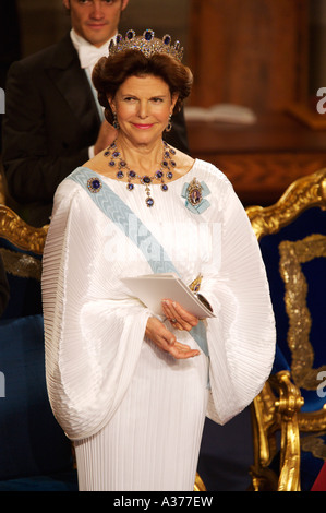 DIE SCHWEDISCHE KÖNIGSFAMILIE BESUCHEN VERLEIHUNG DES NOBEL-PREISES IN STOCKHOLM CONCERT HALL IN SCHWEDEN Stockfoto