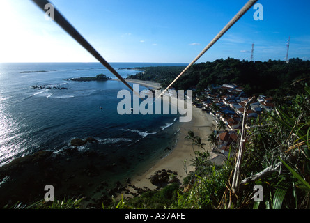 Elastische bungy jumping Schnüre Whaiting Handlungsbedarf Morro de Sao Paulo Brasilien Stockfoto