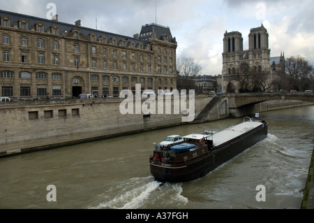 PARIS FRANKREICH NOTRE DAME KATHEDRALE SCHIFF AUF DEM FLUSS SEINE 2007 Stockfoto