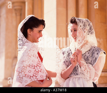 Frauen in Tracht, Mdina, Malta Stockfoto