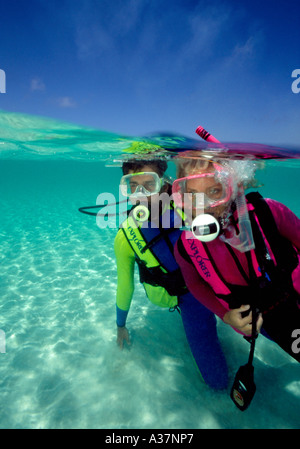 Taucher unter Wasser Bild unter über Nassau Bahamas Inseln Karibik Stockfoto