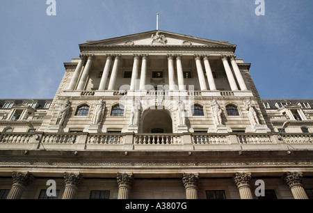 Dramatischen Blick auf die Südfassade der Bank of England, City of London Stockfoto