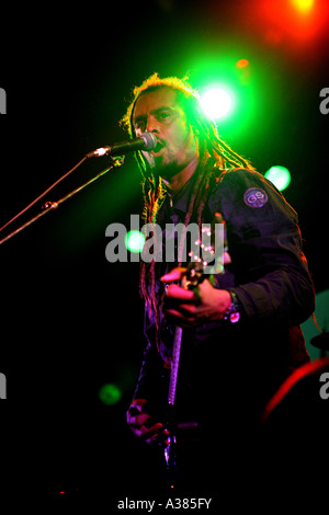 Michael Franti Spearhead, Leben an der Surfers gegen Abwasser Ball, Sep 06, Cornwall UK Stockfoto