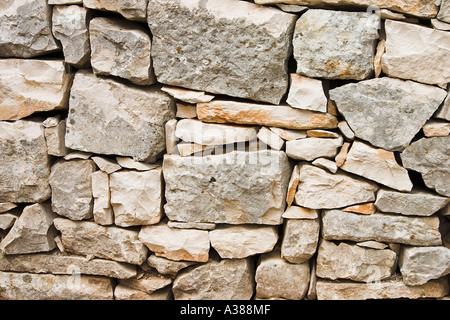 Trockenmauer neben 101 Stufen führen zur Kapelle Sveti Antun Korcula Kroatien Stockfoto