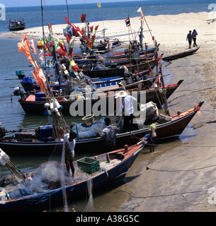 Angelboote/Fischerboote vertäut Thailand Stockfoto