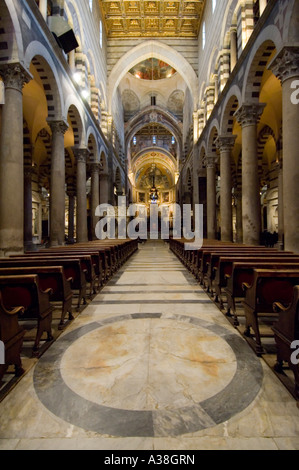 Eine Innenansicht des Doms, die mittelalterliche Kathedrale in der Region bekannt als Piazza dei Miracoli oder Piazza del Duomo in Pisa. Stockfoto