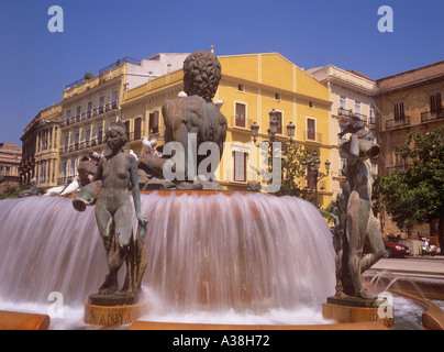 Fountain Plaza De La Virgen Valencia, Spanien Stockfoto