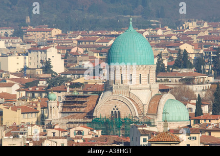 Eine komprimierte perspektivische Ansicht der großen Synagoge oder Tempio Maggiore in Florenz. Stockfoto