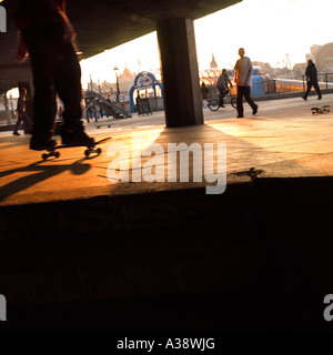 Skateboarder auf der South Bank London England UK Stockfoto