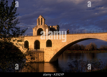 Saint-Benezet Brücke Pont Saint-Benezet, Pont d ' Avignon, mittelalterliche Brücke, Bogenbrücke, romanische Architektur, Avignon, Provence, Frankreich Stockfoto