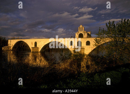 Saint-Benezet Brücke Pont Saint-Benezet, Pont d ' Avignon, mittelalterliche Brücke, Bogenbrücke, romanische Architektur, Avignon, Provence, Frankreich Stockfoto