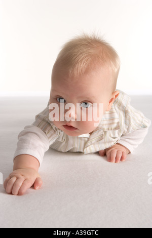 Portrait eines Babyjungen blonden Stockfoto