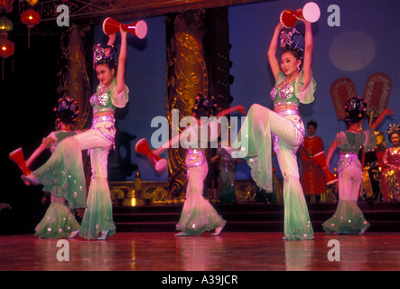 Chinesische Frauen, Tänzer, tanzen Leistung, Tang-Dynastie Theater, Stadt von Xi ' an, Provinz Shaanxi, China Stockfoto