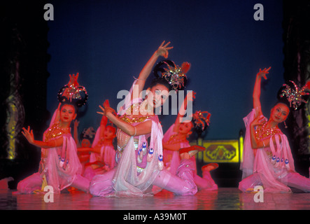 Chinesische Frauen Tänzer tanzen Tanz Musik und Tanz in der Tang Dynastie Theater in der Hauptstadt von Xian in der Provinz Shaanxi in der Volksrepublik China Stockfoto