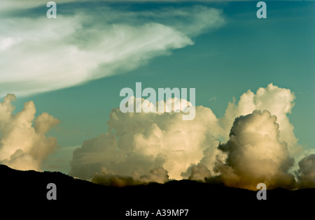 Seltsame Wolken Gebäude über das Tal von Kathmandu, Nepal Stockfoto