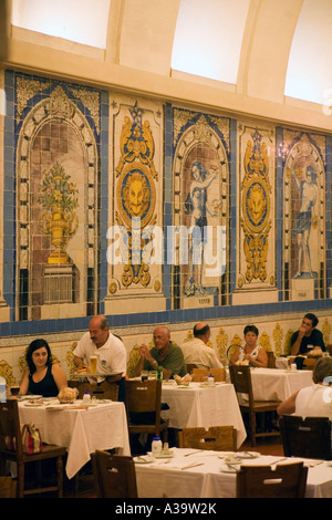 Portugal Lissabon La Cervejaria da Trindade Barrio Alto Bier Bar Restaurant mit azulejos Stockfoto