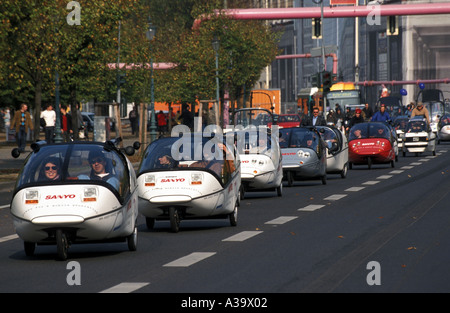 Eine Linie der Twikes während der Electric Vehicle Symposium in Berlin Deutschland Stockfoto