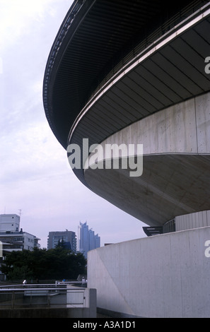 Oktober 2002 Gebäude in der Peripherary des Olympiastadions in Tokio das Stadion wurde von Kenzo Tange für t Stockfoto