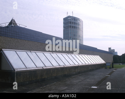 Oktober 2002 Gebäude in der Peripherary des Olympiastadions in Tokio das Stadion wurde von Kenzo Tange entworfen Stockfoto