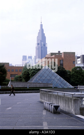 Oktober 2002 Gebäude in der Peripherary des Olympiastadions in Tokio das Stadion wurde von Kenzo Tange entworfen Stockfoto