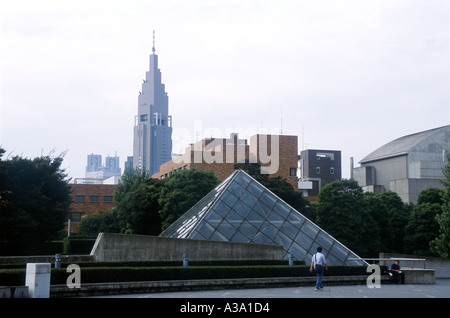 Oktober 2002 Gebäude in der Peripherary des Olympiastadions in Tokio das Stadion wurde von Kenzo Tange entworfen Stockfoto