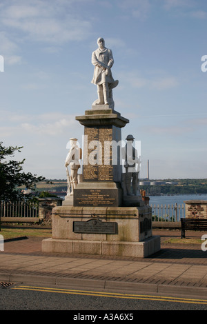 KRIEGERDENKMAL, MILFORD HAVEN, PEMBROKESHIRE, SOUTH WEST WALES, GROßBRITANNIEN Stockfoto