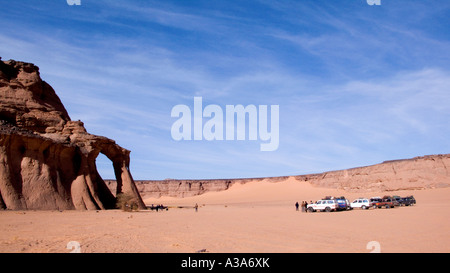 Mit dem Geländewagen fahren Safari im Akakus Gebirge Libyen Stockfoto