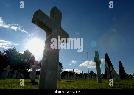 Kreuze am Omaha Beach Zweiter Weltkrieg WW2 amerikanischer Militärfriedhof Normandie Frankreich Stockfoto