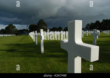 Kreuze am Omaha Beach Zweiter Weltkrieg WW2 amerikanischer Militärfriedhof Normandie Frankreich Stockfoto