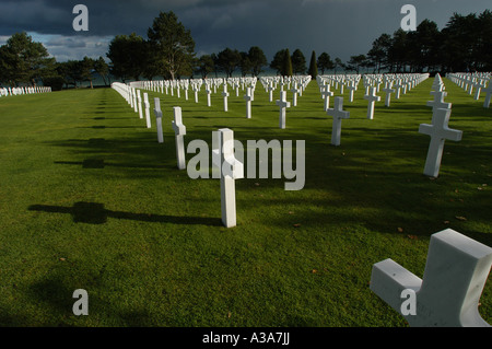 Kreuze am Omaha Beach Zweiter Weltkrieg WW2 amerikanischer Militärfriedhof Normandie Frankreich Stockfoto