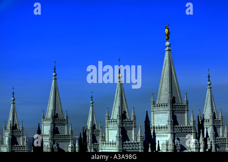 Salt Lake City Tempel Türme blauen Himmel Stockfoto