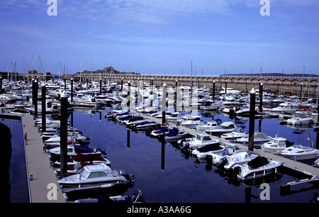 Elizabeth Marina und Elizabeth Castle, Jersey, Kanalinseln Stockfoto