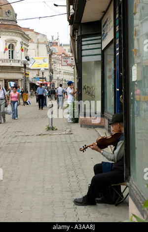 Man spielt Geige in Bukarest, Rumänien Stockfoto