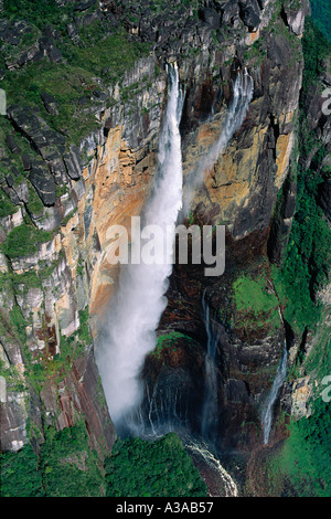 Luftaufnahmen von Angel Falls höchsten Wasserfall der Welt in Canaima National Park Auyantepui Tafelberg Venezuela Stockfoto
