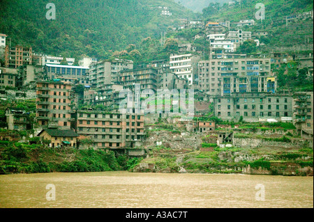 Alte Wohnung Häuser am Ufer des Jangtse Erweiterung Projekt, drei-Schluchten-Staudamm, Jangtsekiang, China Stockfoto