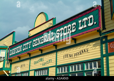 Dawson City Gemischtwarenladen, Front Street, Yukon, Kanada Stockfoto