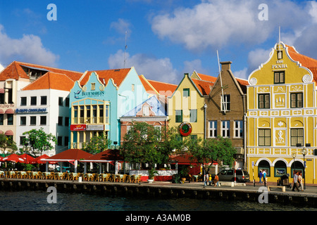 Willemstad, Curaçao Handelskade Waterfront, historische Gebäude Stockfoto