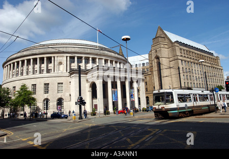 Fotografieren von HOWARD BARLOW MANCHESTER Reisen CENTRAL LIBRARY und Rathaus Nebengebäude METRO zieht aus der St.-PETERS-Platz Stockfoto