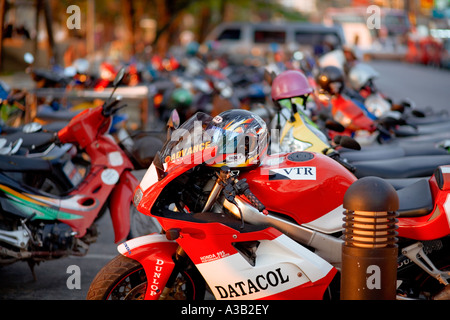 Motorräder Thara Patong Beach Phuket Thailand Asien Stockfoto