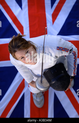 MODERNE FÜNFKÄMPFER GEORGIE HARLAND MIT DEM GROßBRITANNIEN-TEAM AN DER UNIVERSITY OF BATH, ABGEBILDET IM FECHTEN KIT NOV 2006 Stockfoto