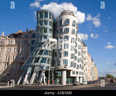 Tschechien Bohemia Prag The Rasin Gebäude in der Neustadt lokal bekannt als Ginger und Fred von Frank O Gehry Architekt Stockfoto