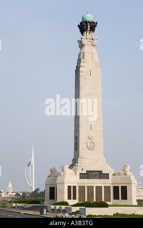 ENGLAND Hampshire Portsmouth Weltkrieg ein Naval Memorial Obelisk auf Southsea Seafront, entworfen von Sir Robert Lorimer Stockfoto