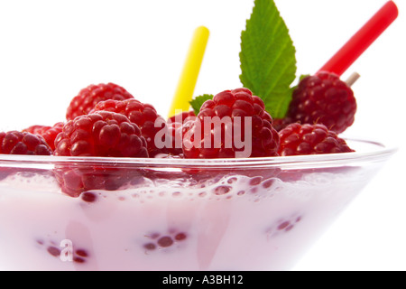 Himbeer Milchshake in Glas, Nahaufnahme Stockfoto