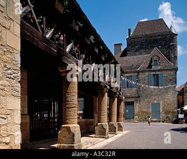 Bedeckt, Markt, Place De La Halle, Domme, Dordogne-Tal, Dordogne, Frankreich Stockfoto