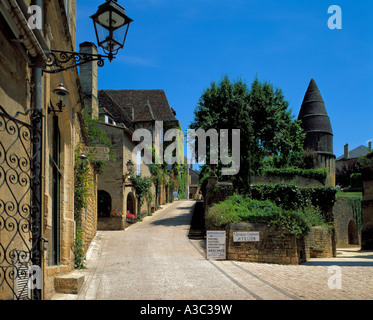 Sarlat la Caneda zeigt Lanterne des Morts, Dordogne, Frankreich Stockfoto