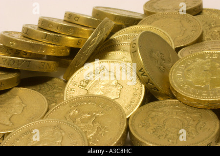 Haufen von britischen Pfund-Münzen Stockfoto