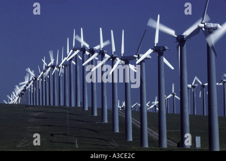 Windkraftanlagen zur Stromerzeugung in der Nähe von Altamont Pass Kalifornien Stockfoto