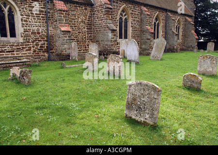 St. James der Apostel alte Kirche und Friedhof in Pulloxhill Stockfoto